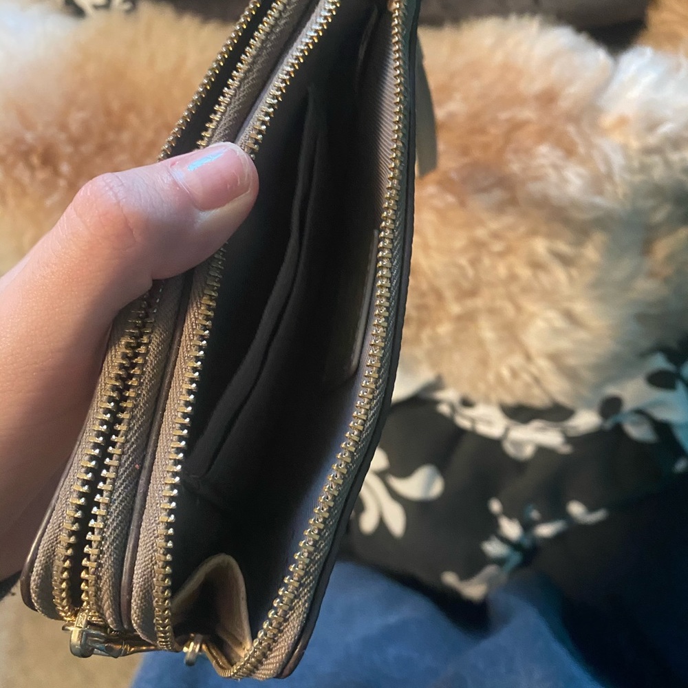 Coach Wallet - Picture 6 of 7